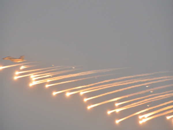 ಆಕಾಶದಲ್ಲಿ ಬೆಳಕಿನ ಚಿತ್ತಾರ ಆಕಾಶದಲ್ಲಿ ಬೆಳಕಿನ ಚಿತ್ತಾರ