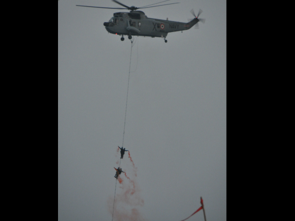 ಆಕಾಶದಲ್ಲಿ ಭಾರತದ ಬಾವುಟ ಆಕಾಶದಲ್ಲಿ ಭಾರತದ ಬಾವುಟ