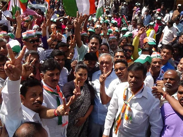 ಯಾರೆಂದು ಬಾಯಿಬಿಡದ ಡಿಕೆಶಿ