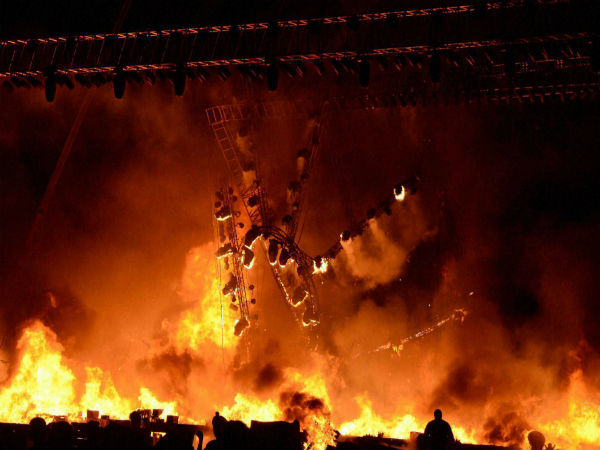 ಹೊತ್ತಿ ಉರಿದ ಮೇಕ್ ಇನ್ ಇಂಡಿಯಾ ವೇದಿಕೆ