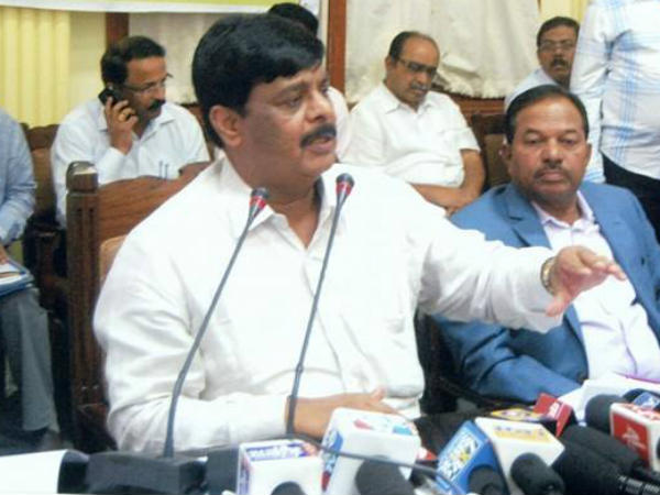 ಸಚಿವರ ಹೆಸರು ಹೇಳಿದ ಕುಮಾರಸ್ವಾಮಿ ಸಚಿವರ ಹೆಸರು ಹೇಳಿದ ಕುಮಾರಸ್ವಾಮಿ