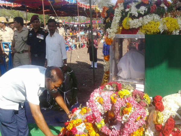 ಅಂತಿಮ ನಮನ ಸಲ್ಲಿಸಿದ ಗಣ್ಯರು