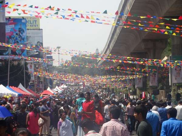 ನಗರದ ವಿವಿಧೆಡೆಗಳಿಂದ ಹರಿದು ಬಂದ ಜನಸಾಗರ