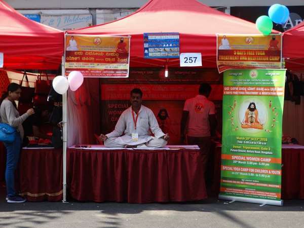 ಎಂಜಿ ರಸ್ತೆಯಲ್ಲಿ ಗಮನ ಸೆಳೆದ ಮಳಿಗೆಗಳು