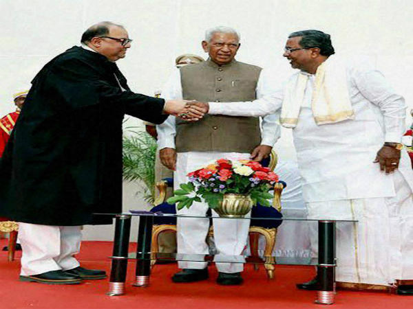 ಸುಬ್ರೊ ಕಮಲ್ ಮುಖರ್ಜಿಗೆ ಸಿಎಂ ನಿಂದ ಅಭಿನಂದನೆ