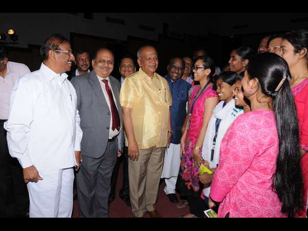 ತಂತ್ರಜ್ಞಾನ ಬಳಸಿಕೊಳ್ಳಿ