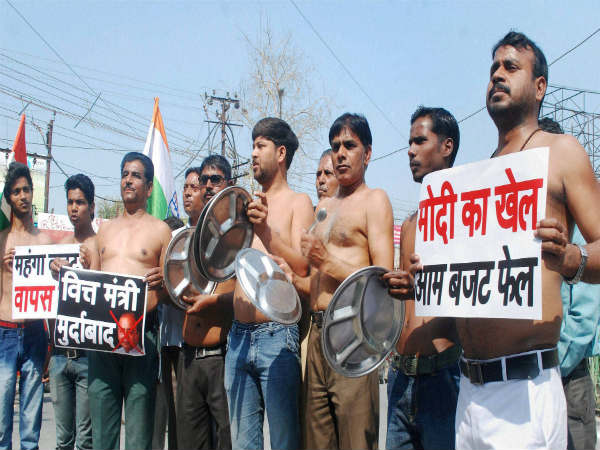 ಕೇಂದ್ರ ಬಜೆಟ್ ವಿರೋಧಿಸಿದ ಕಾಂಗ್ರೆಸ್ 