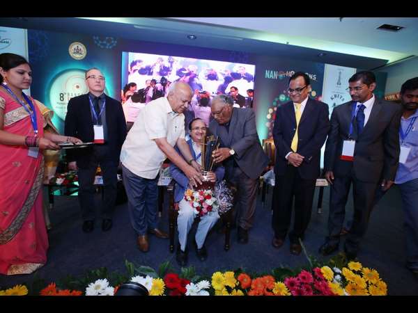 ಚಿತ್ರದಲ್ಲಿ ಪ್ರೊ.ಡಾ.ವಿ.ರಾಮ್ ಗೋಪಾಲ್