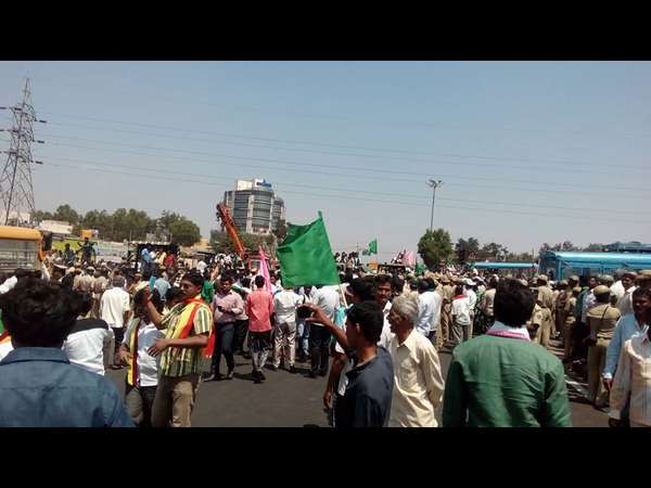  ರೈಲ್ವೆ ನಿಲ್ದಾಣದಲ್ಲಿ ಪೊಲೀಸ್ ದರ್ಪ