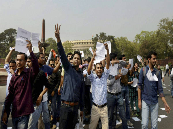 ಸಿವಿಲ್ ಪರೀಕ್ಷಾರ್ಥಿಗಳ ಪ್ರತಿಭಟನೆ