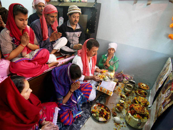 ಜಮ್ಮುವಿನಲ್ಲಿ ಕಾಶ್ಮೀರಿ ಪಂಡಿತರಿಂದ ಪೂಜೆ
