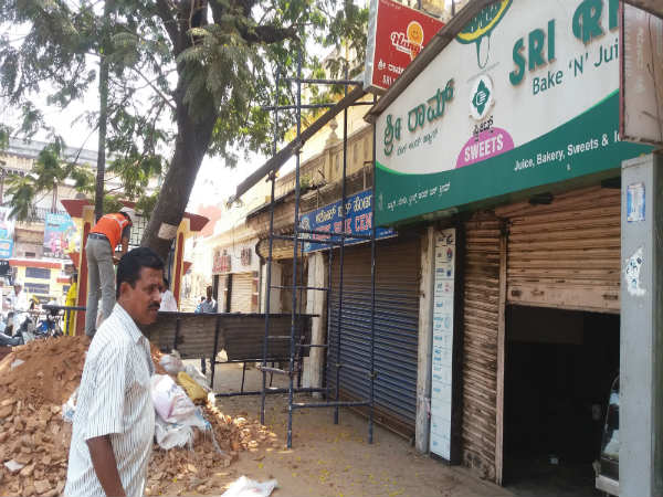 ದೇವರಾಜ ಮಾರುಕಟ್ಟೆಯನ್ನು ಕಟ್ಟುತ್ತಿರುವವರು ಯಾರು?