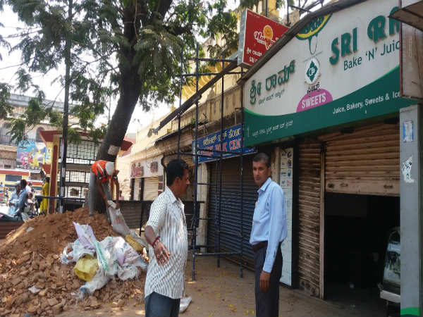 ದೇವರಾಜ ಮಾರುಕಟ್ಟೆಯಲ್ಲಿ ಎಷ್ಟು ಮಳಿಗೆಗಳಿವೆ?