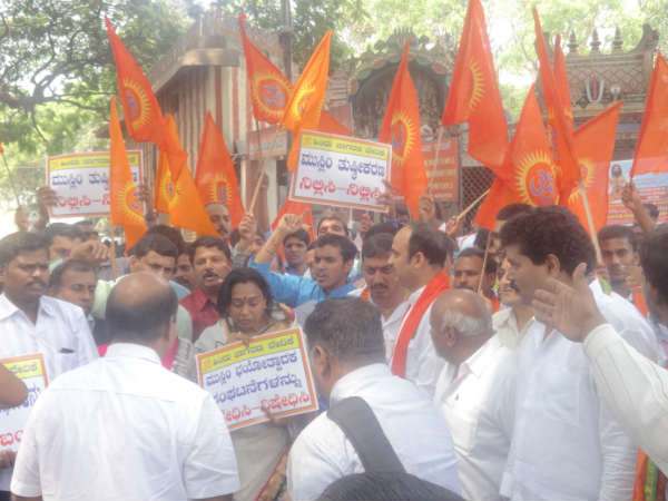  ಶಸ್ತ್ರಾಸ್ತ್ರ ಹಿಡಿಯುವುದೇ ದಾರಿ