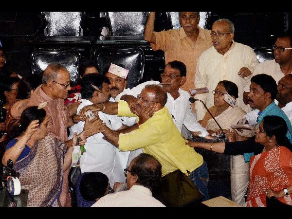 ಕಾರ್ಪೋರೇಶನ್ ನಲ್ಲಿ ಮಾರಾಮಾರಿ