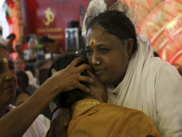 ಆಶೀರ್ವಚನ ನೀಡಿದ ಅಮೃತಾನಂದಮಯಿ