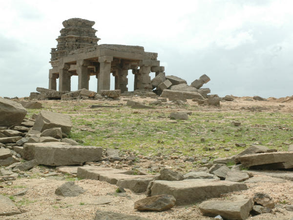 ಗೋಚರಿಸಿದ ನಾರಾಯಣಸ್ವಾಮಿ ದೇವಾಲಯ