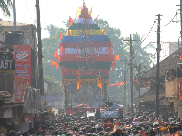 ದೇವಿಗೆ ಅಲಂಕಾರ