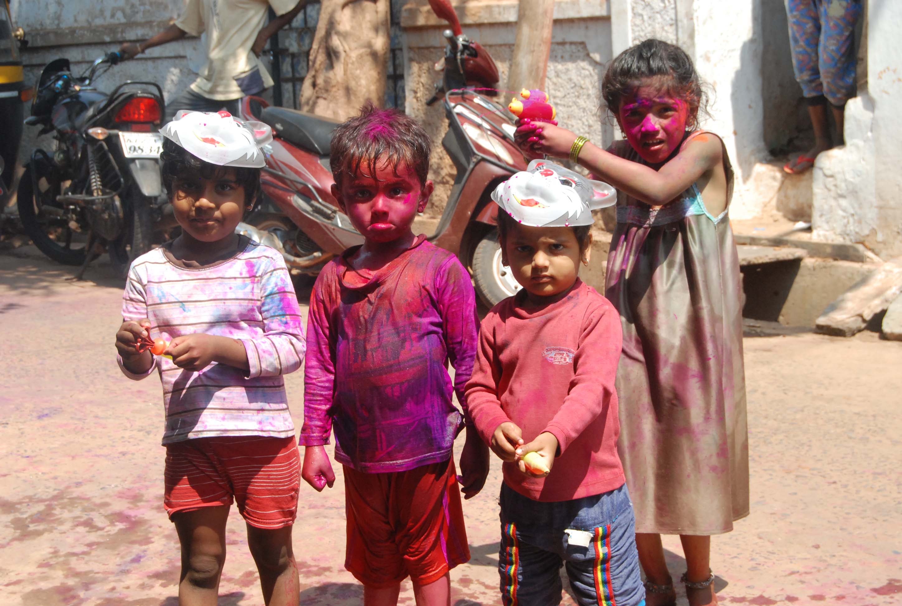 ಮಕ್ಕಳ ಹೋಳಿ ನೋಡಿ