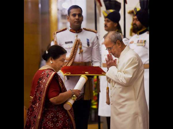 ಧೀರೂಬಾಯಿ ಅಂಬಾನಿಗೆ ಮರಣೋತ್ತರ ಪ್ರಶಸ್ತಿ ಧೀರೂಬಾಯಿ ಅಂಬಾನಿಗೆ ಮರಣೋತ್ತರ ಪ್ರಶಸ್ತಿ