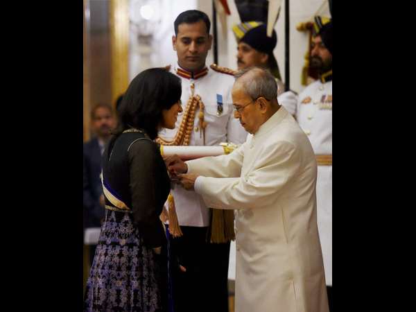 ಬ್ಯಾಡ್ಮಿಂಟನ್ ತಾರೆಯ ನಗು ಬ್ಯಾಡ್ಮಿಂಟನ್ ತಾರೆಯ ನಗು