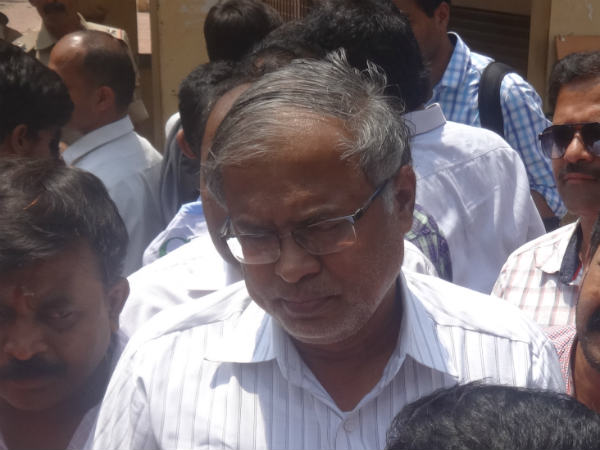  ಸದನದಲ್ಲಿ ಹೋರಾಟ