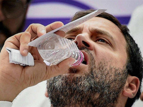 ನೀರು ಕುಡಿದ ರಾಹುಲ್