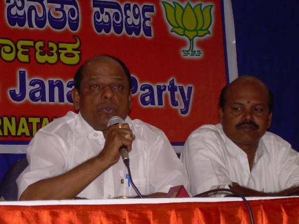 'ಪಕ್ಷದ ಒಳಗಿನ ವಿಷಯ'