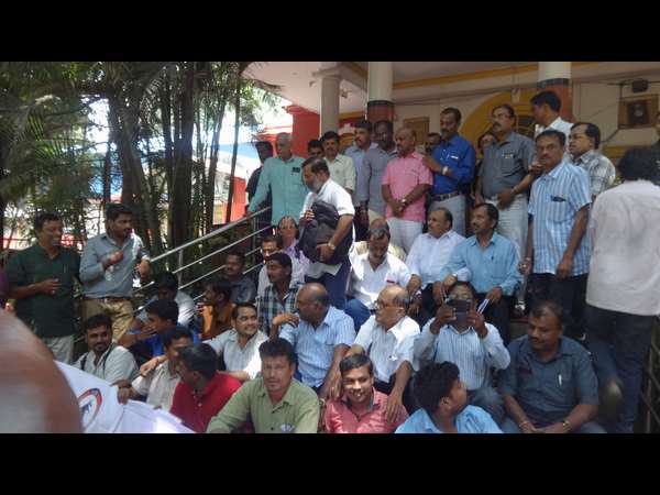 ಮಾಧ್ಯಮವನ್ನೇ ಬ್ಯಾನ್ ಮಾಡಿ