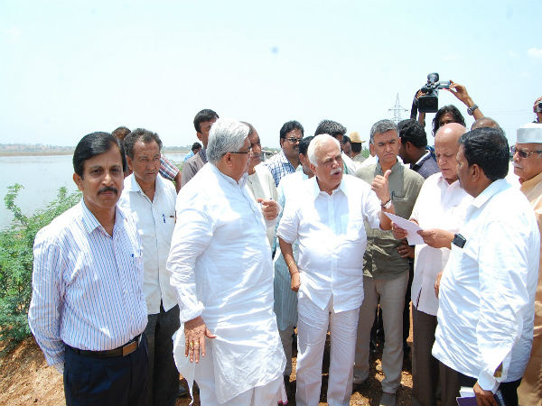 Industry Minister R V Deshpande angry on farmers during his Gadag visit