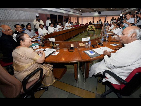 ಸರ್ಕಾರದ ಕಿವಿಹಿಂಡಲು ಪ್ರತಿಪಕ್ಷ ಸಜ್ಜು ಸರ್ಕಾರದ ಕಿವಿಹಿಂಡಲು ಪ್ರತಿಪಕ್ಷ ಸಜ್ಜು