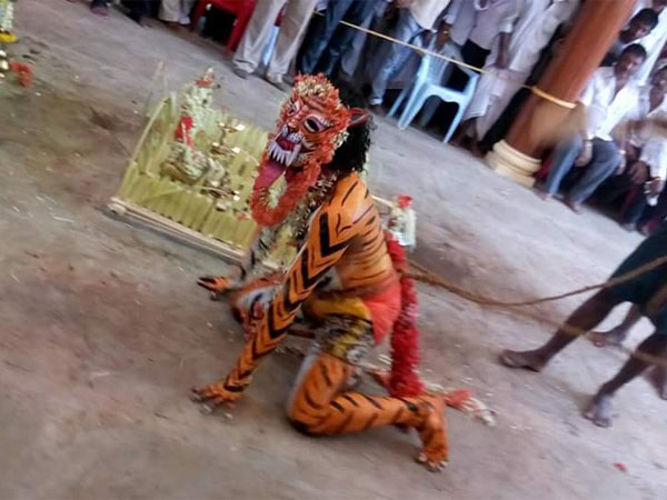  ಪವಿತ್ರ ಸ್ನಾನ ಮುಗಿಸಿ ಬರುವ ದೈವಗಳು