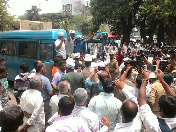 ಕಾರ್ಮಿಕರನ್ನು ನೇಮಿಸಿ