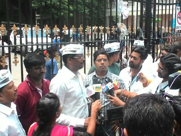 ವಾಹನ ನೀಡಿ