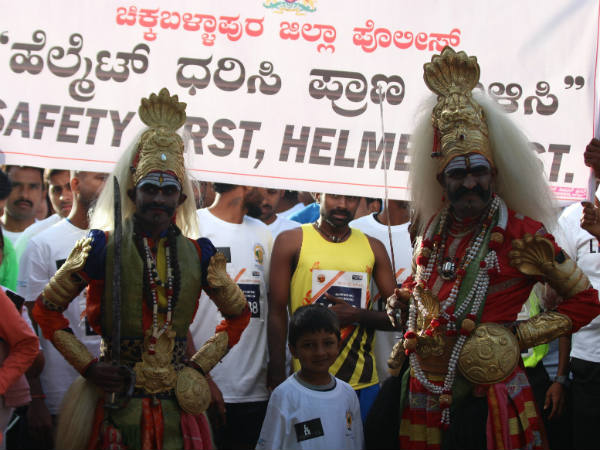 ಮೆರಗು ತಂದ ವೇಷಗಳು