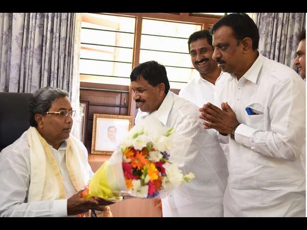 ಜಾತಿ ವಾರು ಲೆಕ್ಕಾಚಾರ ಬದಲಾಯಿಸಿದ ಕೈ ಪಡೆ ಜಾತಿ ವಾರು ಲೆಕ್ಕಾಚಾರ ಬದಲಾಯಿಸಿದ ಕೈ ಪಡೆ