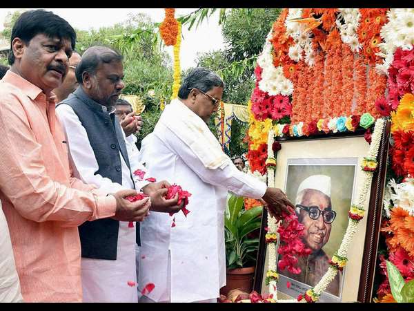 ಮುಖ್ಯಮಂತ್ರಿ ನಮನ