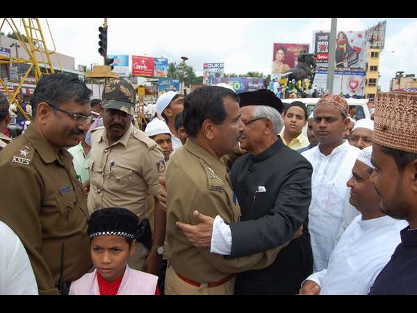 ಹುಬ್ಬಳ್ಳಿಯಲ್ಲಿ ರಂಜಾನ್ ಸಂಭ್ರಮ