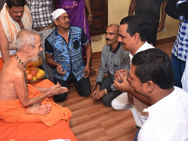 ಪೇಜಾವರ ಸ್ವಾಮೀಜಿಗೆ ಶುಭಾಶಯ