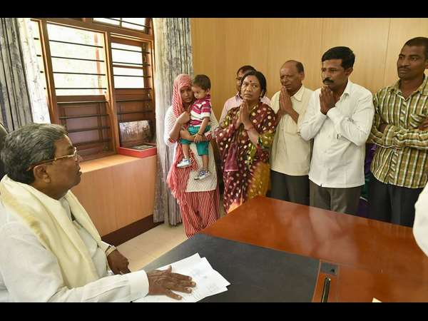 'ಆತ್ಮಹತ್ಯೆಗೆ ಕಾರಣವಾದವರನ್ನು ಶಿಕ್ಷಿಸಿ' 
