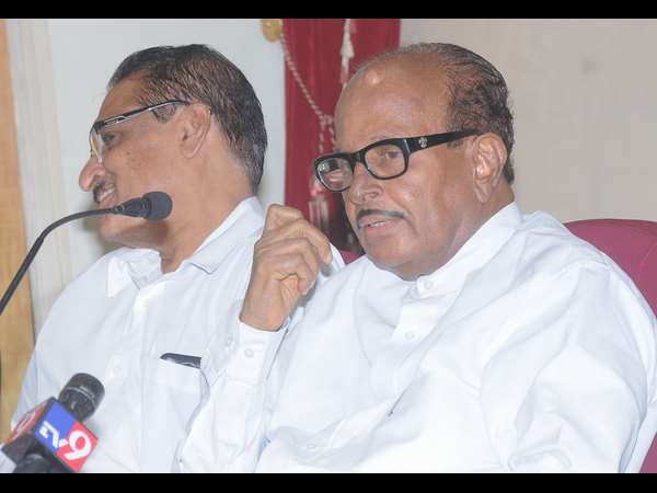 ಸಿಎಂ ಬುದ್ಧಿಗೇಡಿ ವರ್ತನೆ 