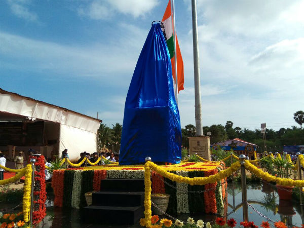ಪ್ರತಿಮೆ ಅನಾವರಣ ವಿವಾದಕ್ಕೆ ಕಾರಣವಾಗಿತ್ತು.