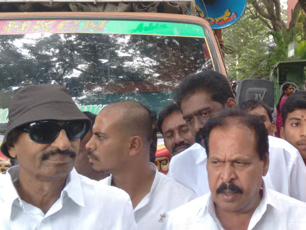 ಜನರು ಬೆಂಬಲ ನೀಡಲು ವಾಟಾಳ್ ಕರೆ