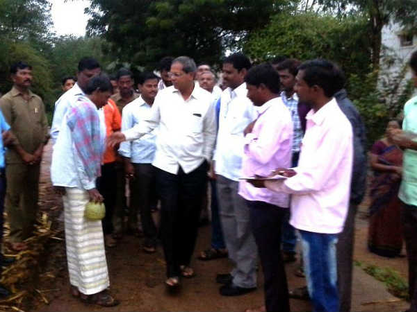 ಶೌಚಾಲಯ ಕಟ್ಟಿಸಿಕೊಳ್ಳುವಂತೆ ಬುದ್ಧಿವಾದ