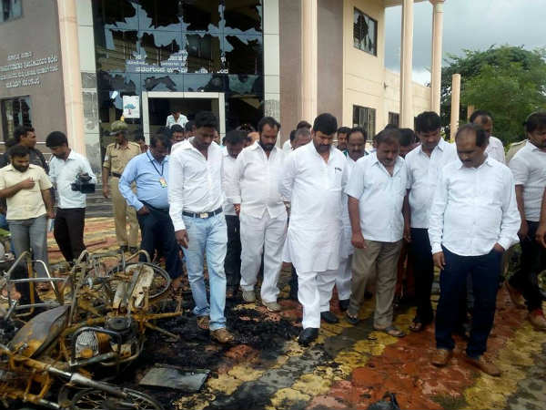 ಜಿಲ್ಲಾಧಿಕಾರಿಗಳು ಜೊತೆಗಿದ್ದರು