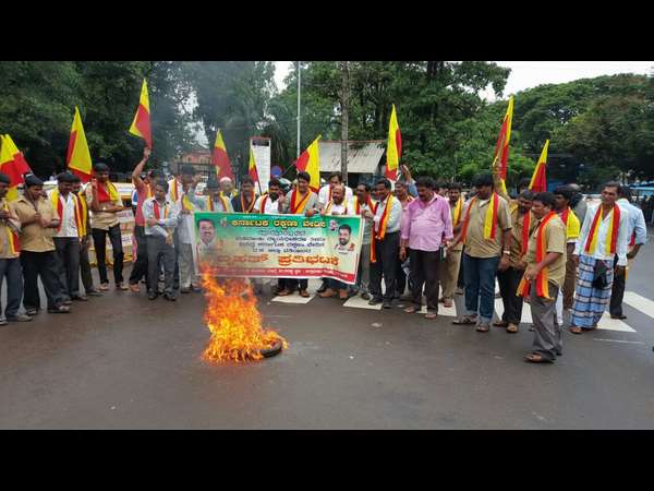 ಮಂಗಳೂರಲ್ಲಿ ಅಲ್ಲಲ್ಲಿ ಪ್ರತಿಭಟನೆ