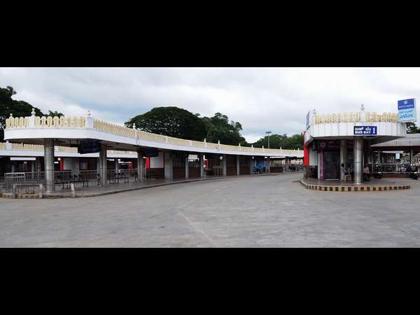 ಬಿಕೋ ಎನ್ನುತ್ತಿದ್ದ ಬಸ್ ನಿಲ್ದಾಣ