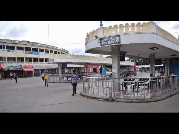 ಬಸ್ಸೂ ಇಲ್ಲ ಹೋಟೆಲೂ ಇಲ್ಲ