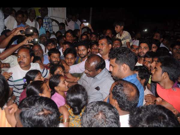 ಸಂತ್ರಸ್ತರಿಗೆ ಕುಮಾರಸ್ವಾಮಿಯಿಂದ ಭರವಸೆ