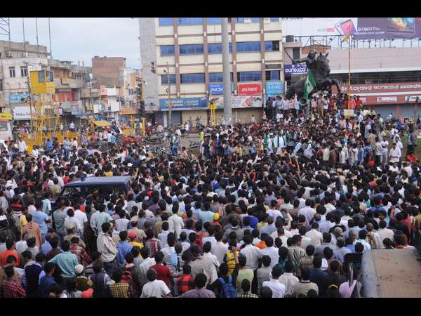 ರೈತರನ್ನು ಬಳ್ಳಾರಿ ಜೈಲಿಗೆ ರವಾನಿಸಲಾಗಿದೆ